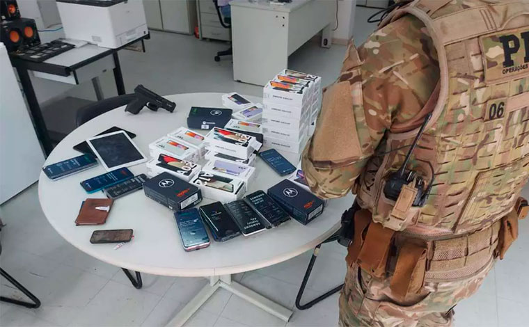 Grupo é preso após roubar carga de R$ 115 mil em loja de celulares em Pompéu