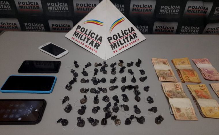 PM apreende drogas que seriam vendidas em festa no Jardim dos Pequis em Sete Lagoas; 2 foram presos 