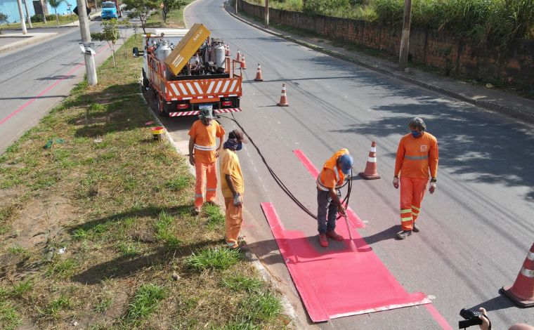 Foto: Ascom/PMSL - Durante os serviÃ§os de pintura, motoristas, pedestres e ciclistas devem ter atenÃ§Ã£o especial ao trafegar pela via para que os trabalhos sejam concluÃ­dos sem acidentes