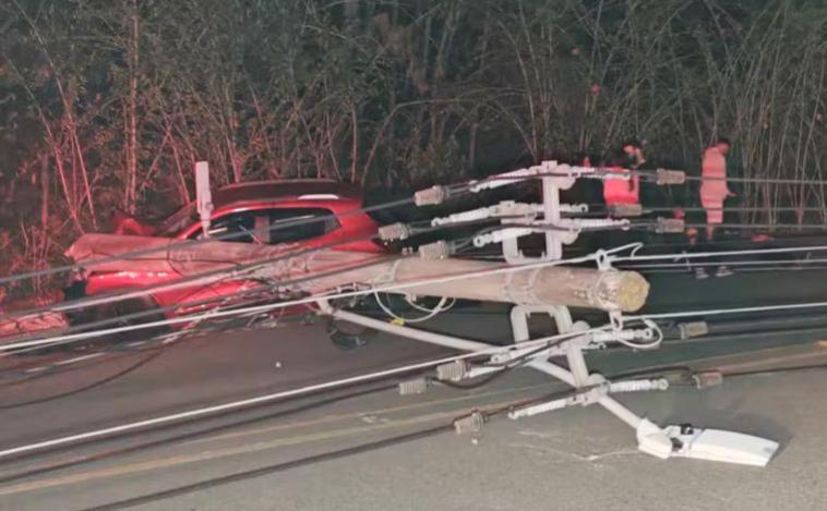 MG: motorista embriagado causa acidente e derruba seis postes de energia elétrica em ‘efeito dominó’