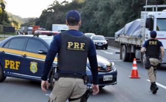 Mulher é atropelada ao sair de funerária enquanto preparava velório do filho morto a tiros em MG