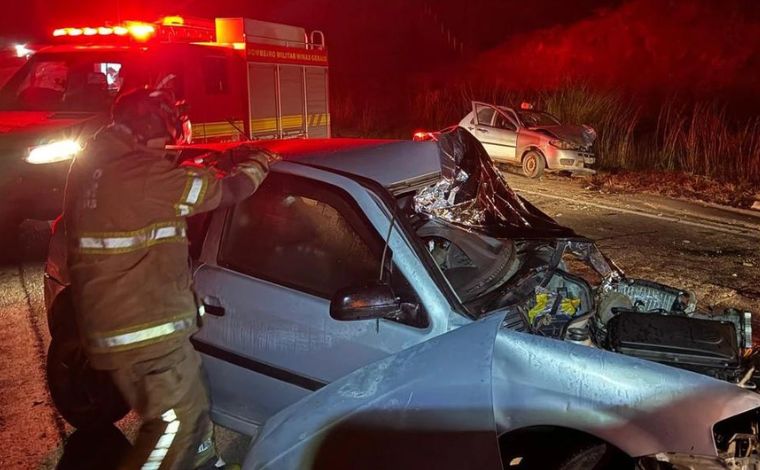 Motorista morre e cinco pessoas ficam feridas em acidente na MG-267
