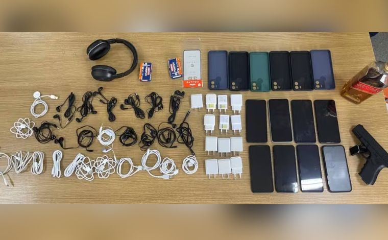 Policial penal é preso suspeito de vender celulares para detentos em presídio da Grande BH