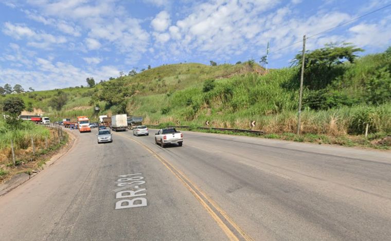 MG: homem morre após cair de motocicleta e ser atropelado por carro na BR-381 