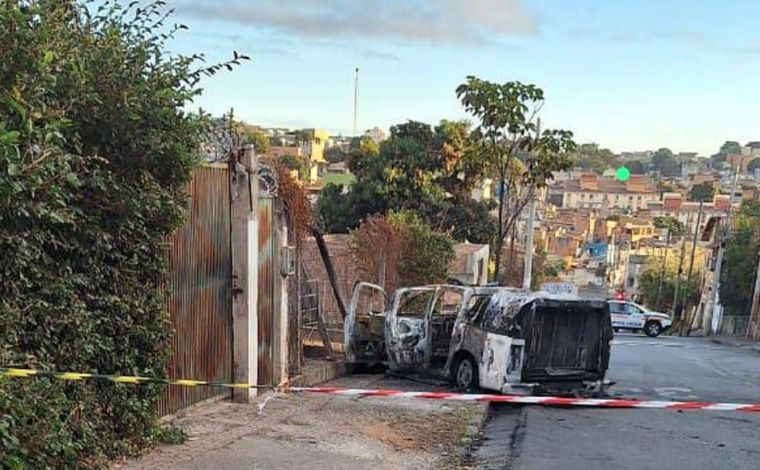 Vídeo: explosão de granada em viatura da PM deixa dois policiais feridos em BH