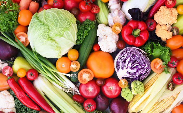 Foto: Getty Images - Liderados pelo cientista Christopher Golden, professor associado de nutriÃ§Ã£o e saÃºde em Harvard, os pesquisadores avaliaram a ingestÃ£o de 15 vitaminas e minerais essenciais