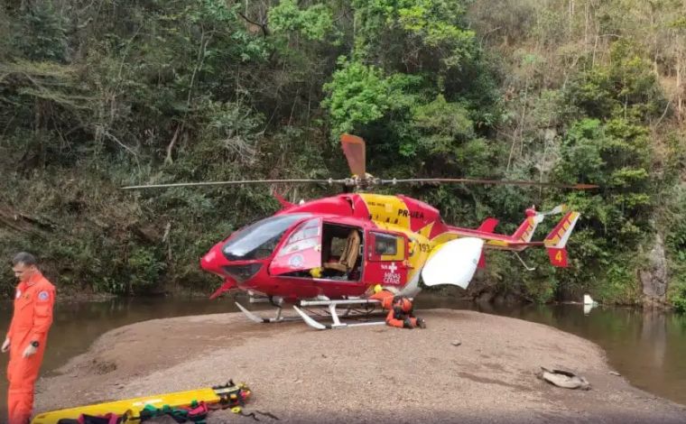 Homem pula de cachoeira e fica gravemente ferido na Grande BH