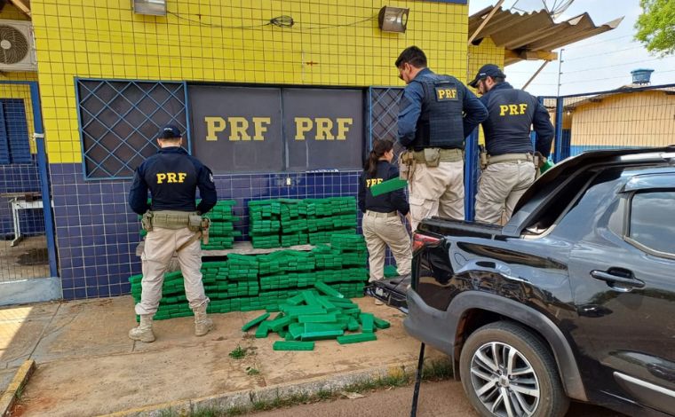 Vídeo: motorista é preso com 763 kg de maconha após perseguição policial na BR-365, em MG