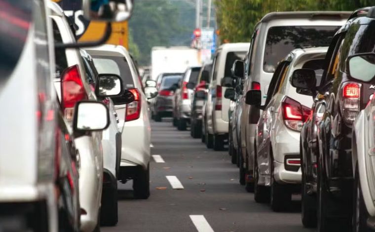 Foto: ReproduÃ§Ã£o - O CRLV de placas com finais 1, 2 e 3 comeÃ§ou a ser exigido em 1Â° de setembro. JÃ¡ os proprietÃ¡rios de veÃ­culos com placas de finais 7, 8 e 9 tÃªm atÃ© 30 outubro para emitir o documento