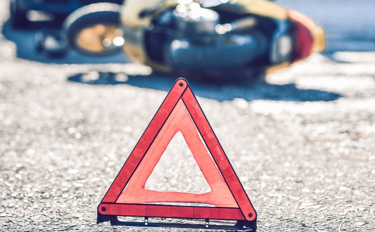 Foto: Getty Images - No primeiro caso, um Fiat Siena cinza saiu da pista e caiu na valeta que separa os sentidos da rodovia. Segundo motoristas que passaram pelo local, nÃ£o houve feridos nesse acidente