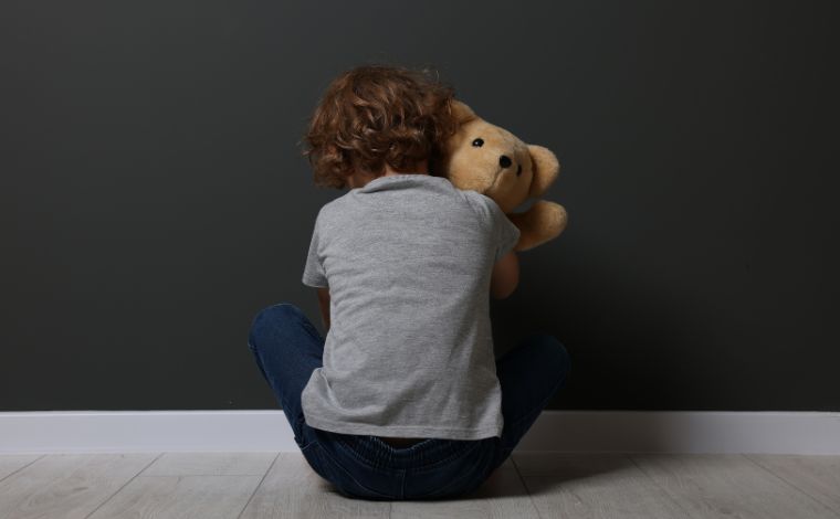 Foto: Ilustrativa - A mÃ£e e a mÃ©dica conversaram com o garoto e, em determinado momento, ele falou que o companheiro da avÃ³ tinha feito âxixiâ na boca dele. A mÃ£e do menino relatou que o suspeito nÃ£o tem contato com a crianÃ§a hÃ¡ seis meses