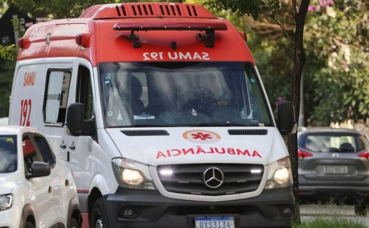 Foto: Rodney Costa/O Tempo - De acordo com o Samu, a equipe foi acionada pouco antes das 10h e encontrou o jovem em parada cardiorrespiratÃ³ria. Uma enfermeira que estava no local jÃ¡ realizava manobras de ressuscitaÃ§Ã£o