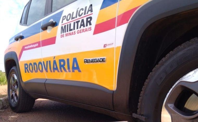 Homem é preso com drogas e arma de fogo durante blitz na rodovia MG-424, em Sete Lagoas