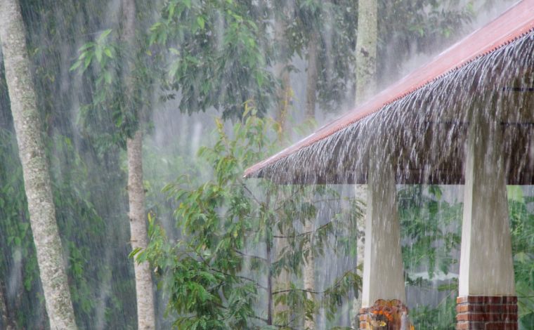 Inmet emite alerta para chuvas intensas em 734 cidades de MG; saiba quais regiões podem ser afetadas