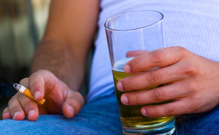 Foto: Getty IMages - De acordo com o Bird, todos os anos, cerca de 341 mil mortes registradas no Brasil sÃ£o atribuÃ­veis ao consumo de tabaco, Ã¡lcool e bebidas aÃ§ucaradas â algo em torno de 20% do total de Ã³bitos contabilizados no paÃ­s