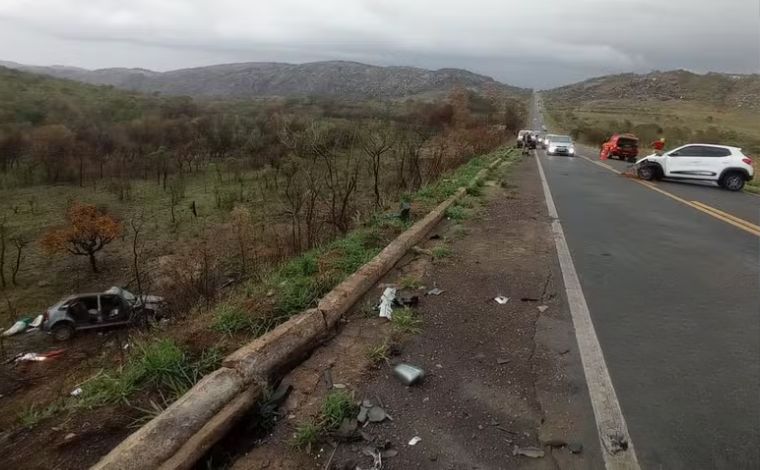 Motorista morre após carro colidir com outro veículo e cair em ribanceira na rodovia MGC-259