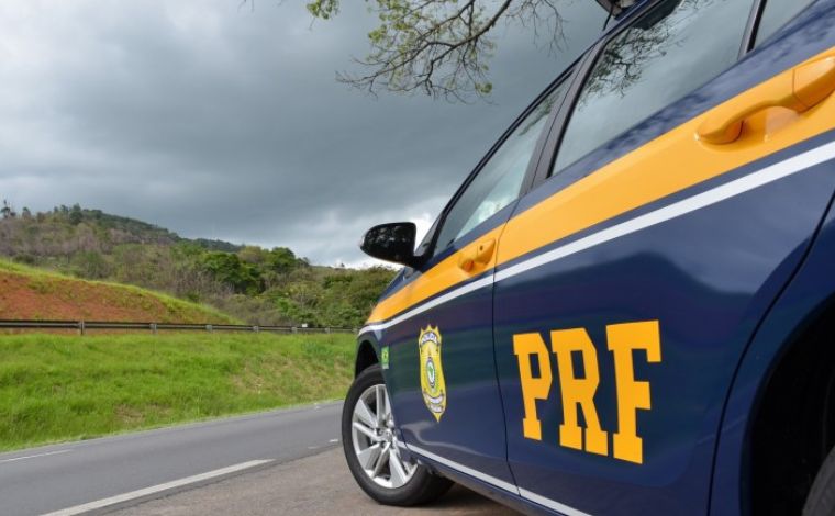 PRF apreende drogas e prende suspeitos durante abordagem na BR-040 em Sete Lagoas