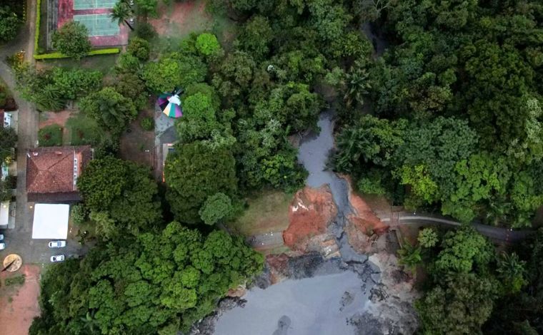 Foto: Fred Magno/O TEMPO - A lagoa ficou praticamente vazia, e as equipes da prefeitura ainda avaliam a extensÃ£o dos estragos no parque, que permanecerÃ¡ fechado por tempo indeterminado