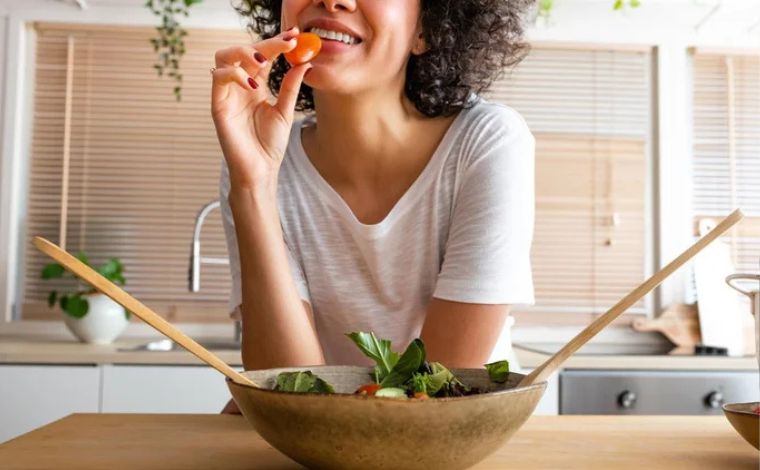 Mito ou verdade: é preciso comer de três em três horas?