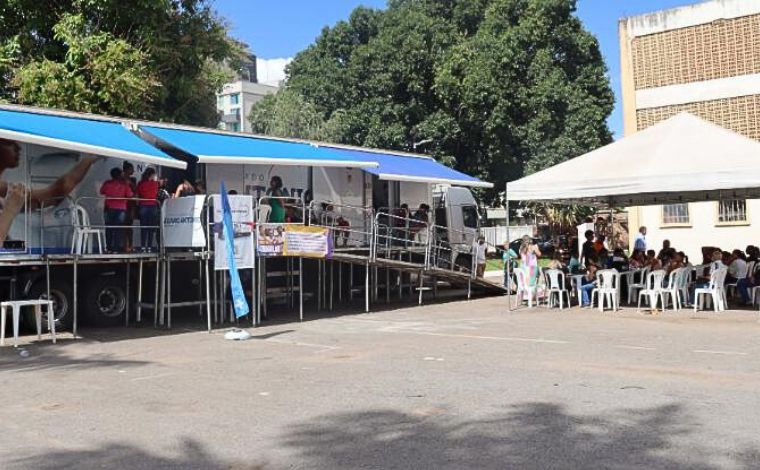 Foto: DivulgaÃ§Ã£o/PMSL - A meta Ã© realizar mais de 1.200 exames gratuitos entre Mamografias, Ultrassonografias e consultas oftalmolÃ³gicas. O equipamento fica atÃ© esta quinta-feira (28), na PraÃ§a Dom Carlos Carmelo Mota. O atendimento Ã© de 8h Ã s 17h