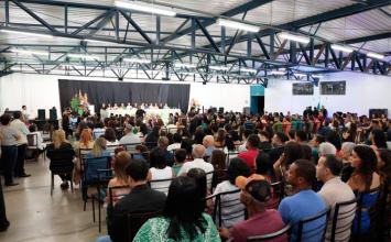 Escola Técnica Municipal realiza formatura de 142 estudantes em nove cursos profissionalizantes