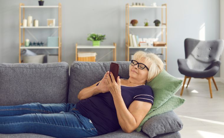 Os idosos viciados em redes sociais: 'Desligamos o wi-fi da minha mãe'