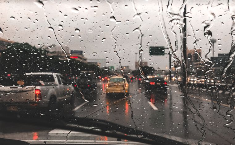 Foto: Getty Images - Para Sete Lagoas, a previsÃ£o desta sexta-feira indica muitas nuvens, pancadas de chuva e possÃ­veis trovoadas isoladas. As temperaturas devem variar entre 23Â°C e 33Â°C, e o clima chuvoso deve persistir ao longo da semana